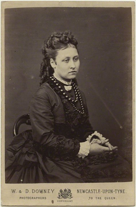 Louise Duchess Of Argyll, Duchess Of Argyll, Duke Of Argyll, Queen Victoria Family, Queen Victoria Prince Albert, Princesa Real, Princess Louise, Dark Dress, Sarah Ferguson