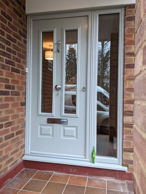 A stunning Painswick Edinburgh Solidor with a satin door knob alongside the supper secure Avocet ABS lock fitted in #Berkhamsted 
 Contact us for a FREE Quote! 
 @Solidorltd @avocetabs #abslocks
 #solidor #homeimprovements  #compositedoor #compositedoorsuk #door #doors #frontdoor #compositedoors #diy #diyproject #externaldoor #externaldoors #frontdoors #doorcolor #approvedinstaller #approvedsupplier #doorsofinstagram 
#berkhamsted Front Door House Ideas, White Aluminium Front Door, Solidor Door Painswick, Upvc Back Door Ideas, Glass Front Door Uk, Painswick Front Door, Porch Doors Uk, Modern Traditional Front Door, Pvc Front Door