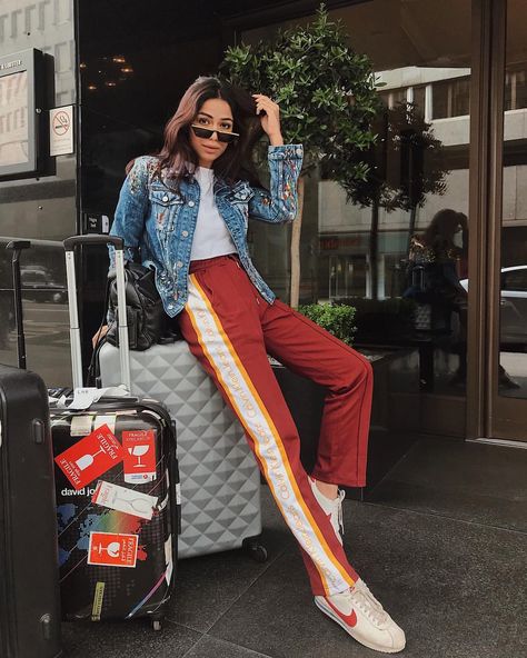 Santoshi Shetty on Instagram: “Back in London for a few days with @hihonorindia 📱! And it feels a-maaaazing! Loving the weather here 😍☀️// stay tuned for more •…” Santoshi Shetty, Stay Tuned, In London, Casual Outfits, London, Fashion Outfits, Feelings, Pants, Travel