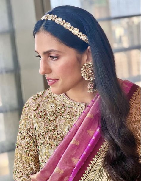 Matha Patti Hairstyles, Shloka Mehta, Akash Ambani, भारतीय दुल्हन संबंधी, Engagement Hairstyles, Bridal Sarees South Indian, Cutwork Blouse Designs, Fashion Terms, Sari Blouse Designs