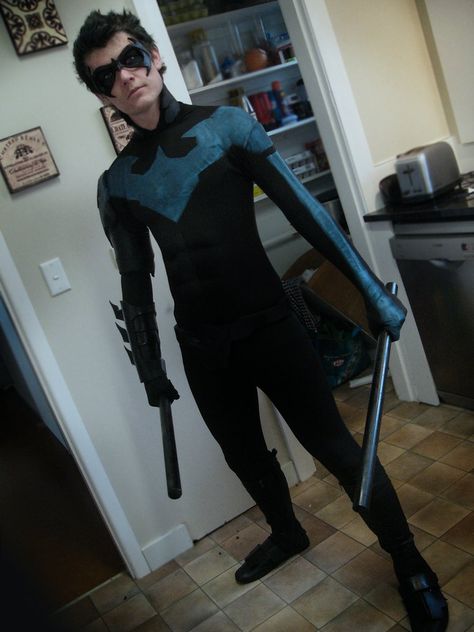 Nightwing cosplay Nightwing Costumes, Nightwing Young Justice, Batman Custom, Nightwing Batman, Nightwing Cosplay, Dc Comics Cosplay, Batman Costume, Dc Cosplay, Custom Costumes