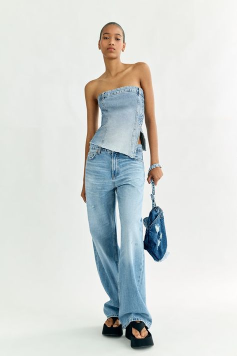 Denim Corset Outfit, Zara Wide Leg Jeans, White Wide Leg Jeans, Denim On Denim Looks, Black Flare Jeans, Reworked Denim, Corset Outfit, Corporate Wear, High Waisted Flare Jeans