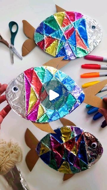 Fish Made From Recycled Materials, Tin Foil Fish Craft, Recycled Fish Craft, Fish Making Crafts, Sea Life Crafts For Kids, Crafts For 5 Yo, Summer Art And Crafts For Kids, Turtle Kids Craft, Foil Painting For Kids Craft Ideas