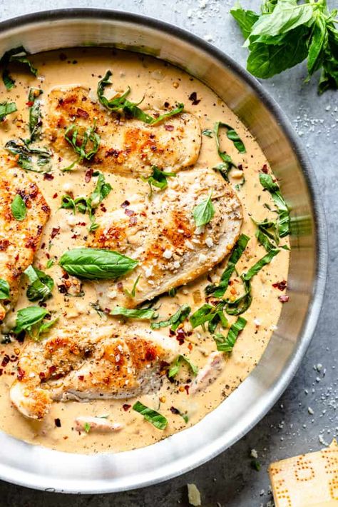 This Creamy Parmesan Basil Chicken Recipe is a quick chicken breast recipe that tastes like it came from a restaurant! Basil Chicken Recipe, Quick Chicken Breast Recipes, Restaurant Chicken, Chicken Parmesan Recipe Baked, Creamy Chicken Recipes, Chicken Keto, Weeknight Recipes, Basil Recipes, Fried Chicken Breast