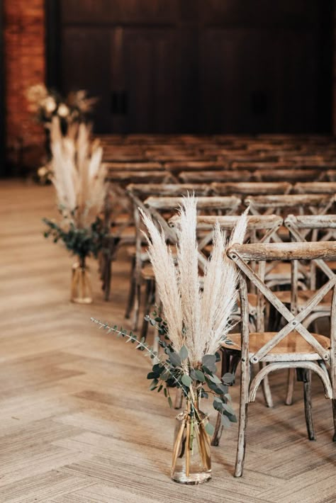 Boho Elegant Chic Tampa Heights Wedding | Armature Works | Photography by Boho Western Isle Decor, Amber Jugs Wedding Aisle, Boho Inspired Wedding Decor, Boho Decor For Wedding, Wedding Modern Rustic, Boho Wedding Decorations Green, Wedding Decor With Wine Bottles, Earthy Boho Wedding Decor, Classy Bohemian Wedding