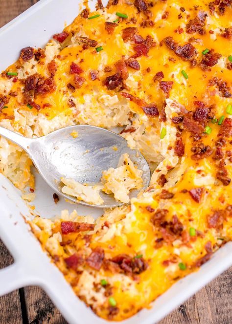 Shredded Potato Casserole, Loaded Potato Casserole, Casserole Kitchen, Loaded Baked Potato Casserole, Easy Fast Dinner Recipes, Frozen Potatoes, Baked Potato Casserole, Shredded Potatoes, Fast Dinner Recipes