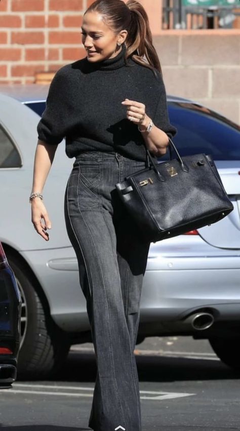 Best Dressed Celebrities Street Style, Leo Outfits, Jennifer Lopez Outfits, La Lupe, J Lo Fashion, Outfit Inspiration Women, Hourglass Silhouette, Style Steal, Traje Casual