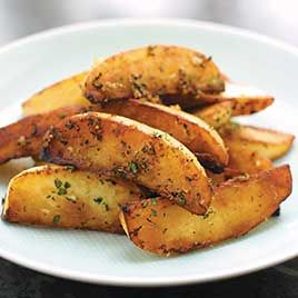 Greek style garlic lemon potatoes Baked Potato Wedges Recipe, Homemade Potato Wedges, Crispy Potato Wedges, Nutritional Yeast Recipes, Potato Wedges Recipe, Potato Wedges Baked, Wedges Recipe, Greek Potatoes, Lemon Potatoes