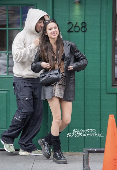 Olivia Rodrigo Boots, Olivia Rodrigo Street Style, Olivia Rodrigo Style, Olivia Outfits, Doc Martens Outfit, April 26, Celebrity Street Style, Olivia Rodrigo, School Outfit