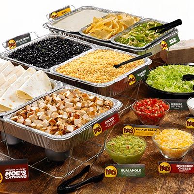 Moe's Make-Your-Own Fajita bar. Great idea for a party! Fajita Bar, Mexican Catering, Pollo Tropical, Taco Bar Party, Mexican Buffet, Taco Bar, Cooking For A Crowd, Styling A Buffet, Salad Bar