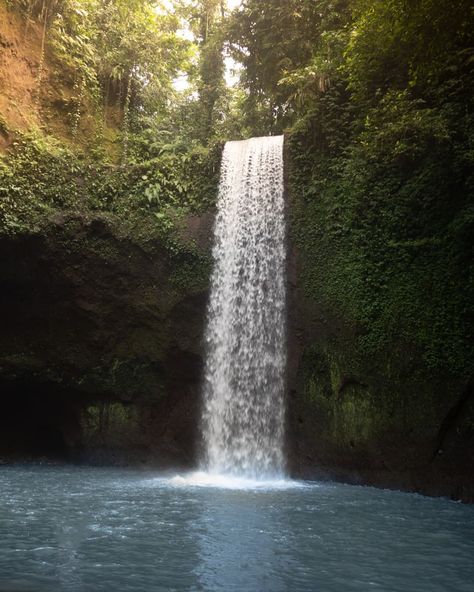 TIBUMANA WATERFALL BALI - The Complete Guide Waterfall At Night, Waterfall Bali, Bali Accommodation, Bali Waterfalls, Long Exposure Photos, Long Exposure Photography, Small Waterfall, Light Trails, Exposure Photography