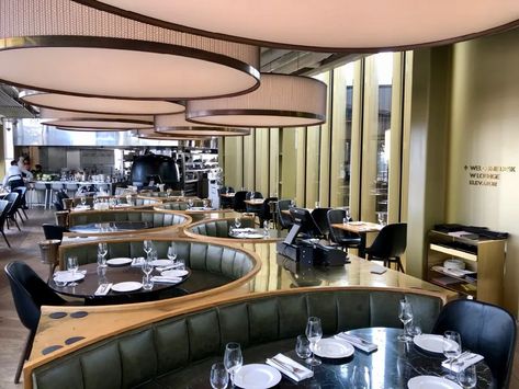 MR PORTER Steakhouse Review - The Luxury Editor Curved Booth Seating, Restaurant Bar Ideas, Art Deco Restaurant, Restaurant Seating Design, Booth Seat, Mesa Oval, Desain Pantry, Restaurant Seating, Booth Seating