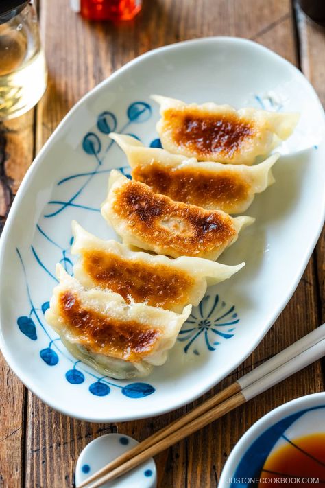 Gyoza are Japanese pan-fried dumplings that are crisp and golden on the bottom and juicy inside. These meat-filled treats are easy to fold using one of the methods I show here. They’re so delicious served with my savory dipping sauce. Japanese Gyoza Recipe, Gyoza Recipe, Japanese Gyoza, Japanese Dumplings, Pan Fried Dumplings, Japanese Dinner, Fried Dumplings, So Delicious, Dipping Sauce