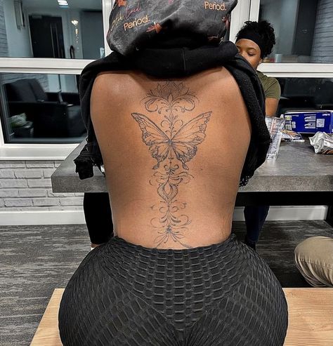 Baddie Tattoo Ideas Female Back, Baddie Spine Tats, Jamal Tattoo, Unique Spine Tattoos For Women, Spine Tattoos For Black Women, Unique Spine Tattoos, Women's Back Tattoos, Epic Tattoos, Dark Disney Tattoo