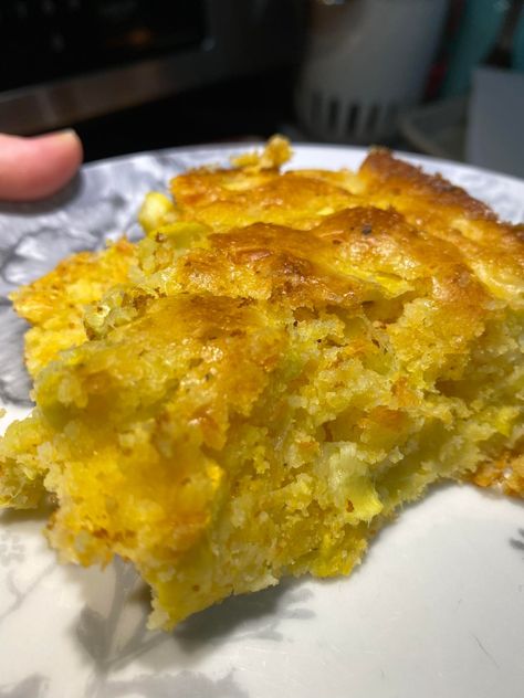 Squash Casserole in a Jiffy - My Eclectic Treasures Cornbread Dishes, Easy Squash Recipes, Jiffy Recipes, Jiffy Cornbread Recipes, Yellow Squash Casserole, Yellow Squash Recipes, Squash Casserole Recipes, Thanksgiving Food Sides, Jiffy Corn Muffin Mix