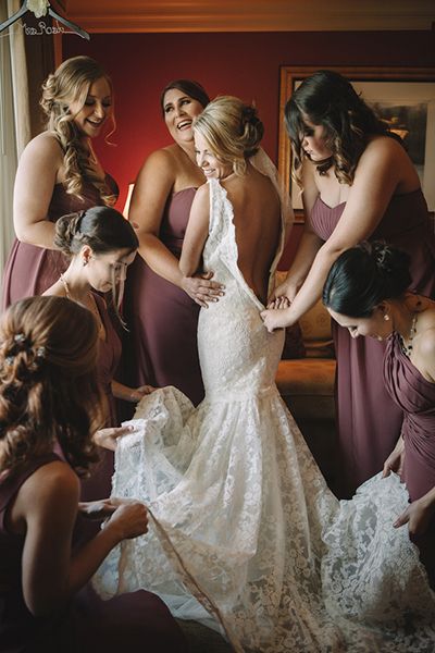 Bridesmaid Pictures, Getting Ready Wedding, Wedding Picture Poses, Pose Fotografi, Bridesmaids Photos, Wedding Photography Tips, Funny Wedding, Wedding Photos Poses, Wedding Party Photos