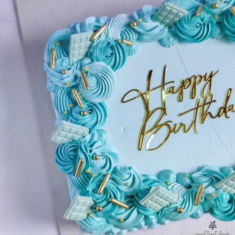 Square Cake Design, Pastel Rectangular, Big Birthday Cake, Blue Birthday Cakes, Sheet Cake Designs, Rectangle Cake, Foodporn Dessert, Birthday Sheet Cakes, Cupcake Decorating Tips