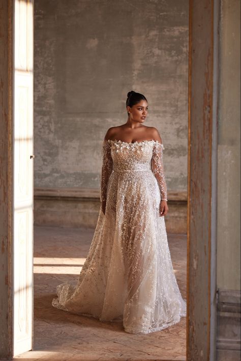 Beach Wedding Gown Boho, Wedding Dresses Plus Size Beach, Boho Wedding Dress Strapless, Milla Nova Long Sleeve Wedding Dress, Plus Size Wedding Dress With Pearls, Bohemian Wedding Dresses Plus Size, Plus Size Beaded Wedding Dress, Plus Size Fall Wedding Dresses, Beach Wedding Dress Plus Size Curvy Bride