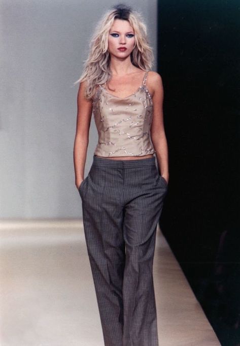 Kate Moss Runway, Kate Moss Outfit, Martine Sitbon, Kate Moss Style, Mode Editorials, 90s Runway, 90s Runway Fashion, Runway Models, Kate Moss