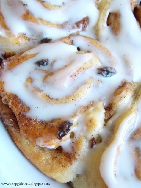 Raisin Rolls Recipe, Berry Sweet Rolls, Raisin Buns, Blueberry Crumb Bars, Raisin Recipes, Cinnamon Roll Recipe Homemade, Sweet Roll Recipe, Best Cinnamon Rolls, Cinnamon Raisin