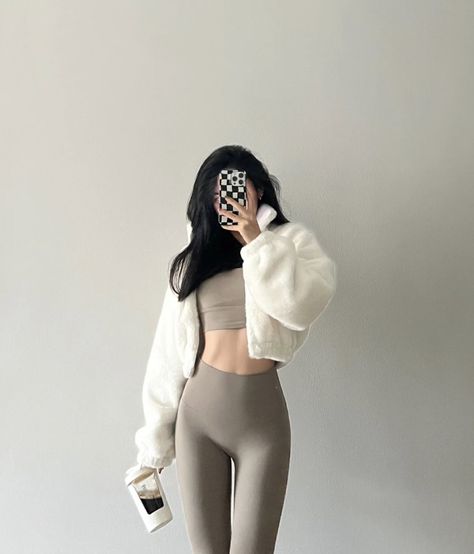 Aesthetic Workout Outfits Korean, Ulzzang Workout Outfit, Korean Pilates Outfit, Body Aesthetics Women Asian, Gym Outfits For Women Korean, Workout Aesthetic Korean, Beige Gym Outfit, Korean Outfits Leggings, Korean Leggings Outfits