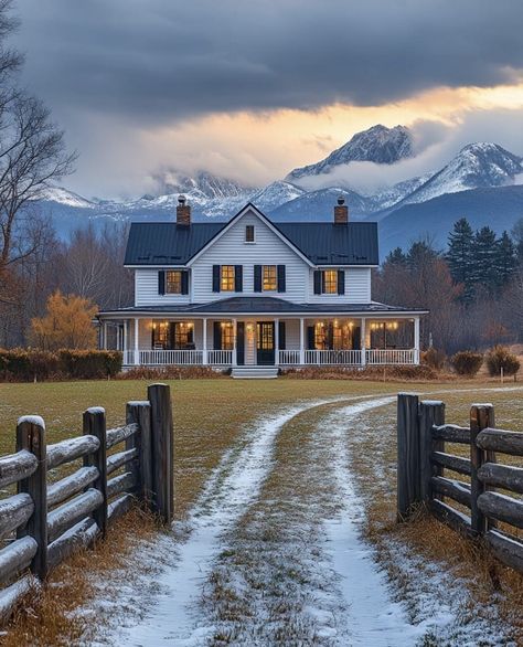 Old And Modern House, Southern Mountain Home, Cute Country House Farmhouse, Future Dream House, Nice Country Houses, 200 Year Old Farmhouse, Simple Home Exterior Design, House In Tennessee, North Carolina Farmhouse