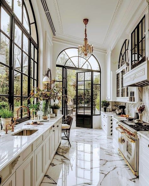 Old European House Interior, French Homes Interiors, Rich Kitchen Luxury, Old Money Kitchen, House Inspo Interior Design, Old Money Homes, Modern Colonial Kitchen, French Mansion, Dream Life House