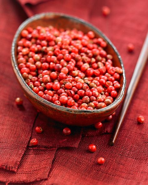 pink peppercorn Red Tide, Simply Red, Poppy Red, Pink Pepper, Red Food, Fiery Red, Korn, Red Berries, Red Peppers