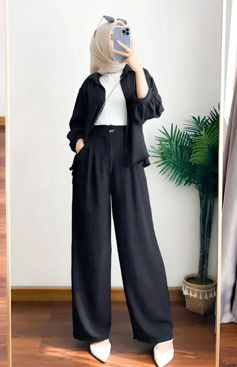 Ootd Kulot Crinkle Hitam Hijab Outfit Celana Kulot, Kulot Outfit, Outfit Kulot, Ootd Kulot, Outfit Hijab Simple, Outfit Hijab Casual, Muslim Outfits Casual, Fashion Top Outfits, Style Hijab