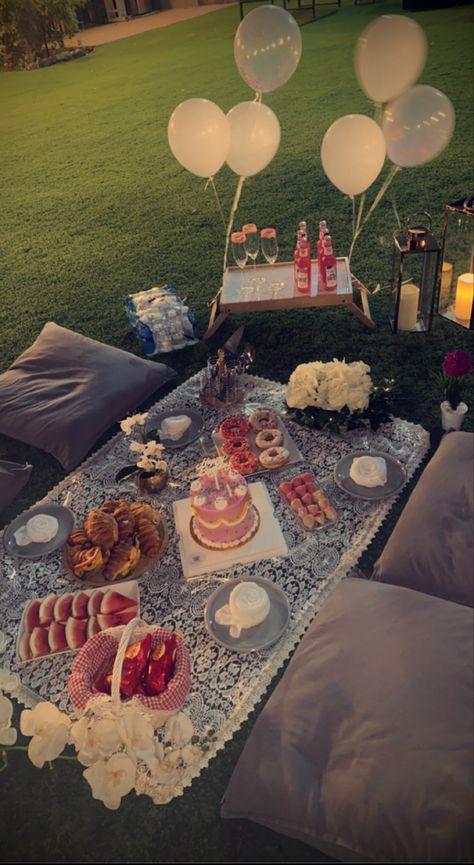 #aesthetic #picnic #friends #outdoor #birthday 19th Birthday Picnic Ideas, Outdoor Picnic Party Aesthetic, Picnic Decor Ideas Outdoor, Aesthetic Picnic Birthday Ideas, Outside Birthday Picnic, Picnic Aesthetic Birthday Party, Outdoor Picnic Ideas Friends, Outdoor Picnic Birthday Ideas, Birthday Picnic Decor