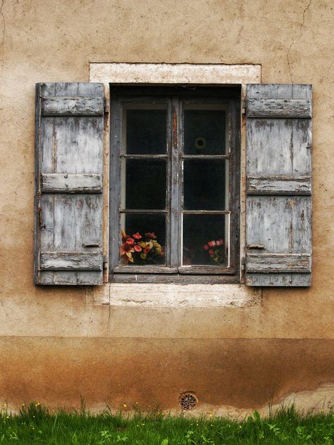 pictures of open windows | Don't sleep with that window open over your head!" Old Window Shutters, Open Shutters, Window Photography, Old Shutters, Windows Me, Wooden Shutters, Cool Doors, Wood Shutters, Rustic Doors