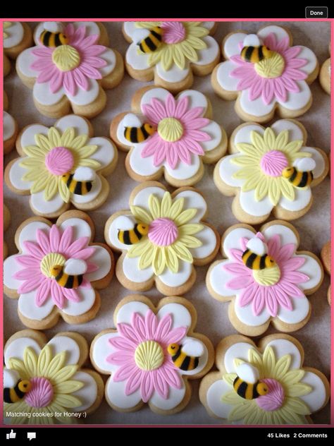 One Handed Adaptations Products, Spring Cookies Decorated Simple, Decorated Cookies Spring, Spring Themed Cookies Decorated, Flower Cookie Designs, Bee Sugar Cookies Decorated, Spring Cutout Cookies, Spring Themed Cookies, Spring Cookie Ideas