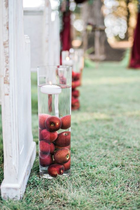 Apple Centerpieces, Apple Orchard Wedding, Snow White Wedding, Vintage Shabby Chic Wedding, Apple Wedding, Orchard Wedding, Apple Decorations, Outdoor Fall Wedding, Fall Wedding Centerpieces