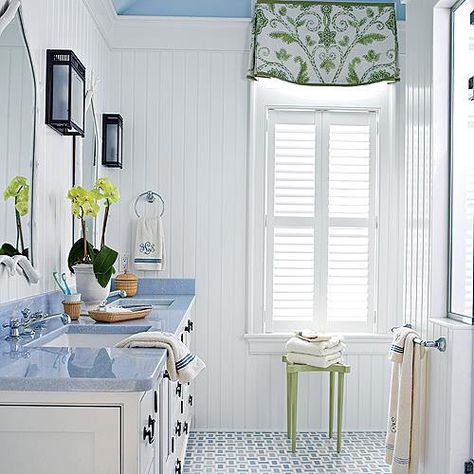 Beach Baths Beachy Bathrooms, Beach House Bathrooms, Blue Bathrooms, Beach House Bathroom, Blue Ceilings, House Bathrooms, Coastal Bathrooms, Coastal Living Rooms, Vintage Bathrooms