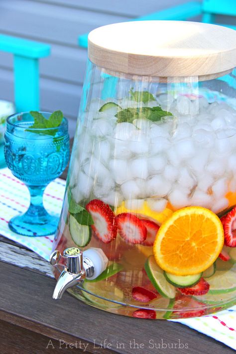 Easy & Delicious Flavoured Waters. The addition of different fruits and some fresh mint to icy cold water, takes this simple & quenching drink to the next level. Infused Water, Infused Water Recipes, Fruit Infused Water, Pretty Life, Fruit Water, Different Fruits, Fruit Infused, The Suburbs, Flavored Water