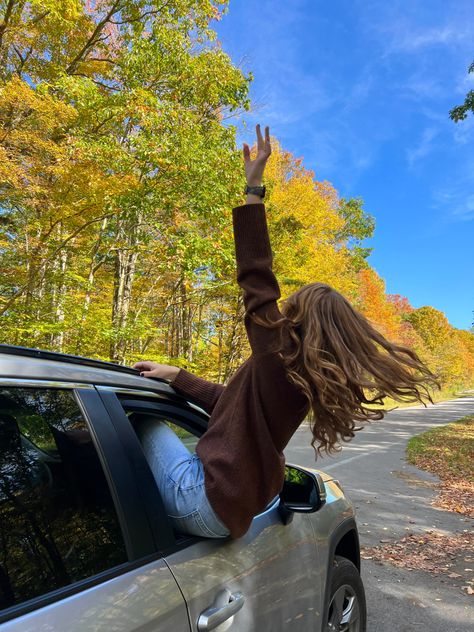 Fall Aesthetic Filler Pics, Cute Fall Selfies, Fall Photo Shoot Ideas For Women, Aesthetic Fall Pictures For Instagram, Fall Drive Aesthetic, Cute Fall Sweater Outfits, Fall Mountain Pictures, Take Pictures Aesthetic, Instagram Pic Ideas Aesthetic