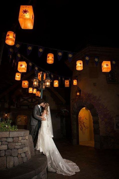 And at last I see the light Rapunzel Wedding Theme, Park Shoot, Tangled Lanterns, Rapunzel Wedding, Tangled Wedding, Disney World Wedding, Tema Disney, Disney Wedding Theme, Disney Fine Art