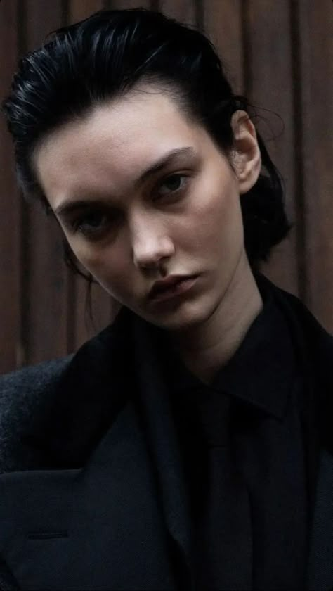 Max Mara, Black Hair, Fashion Show, Instagram Profile, Wall, Hair, On Instagram, Black, Instagram