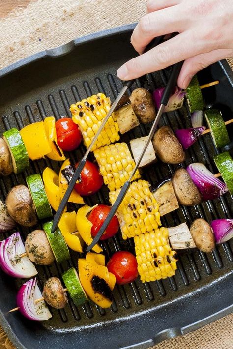 Bbq Veggie Skewers, Vegan Kebab Skewers, Bbq Kebabs Skewer Recipes, Grilled Party Food, Bbq Skewer Ideas, Vegan Bbq Ideas, Grill Party Food, Best Veggies To Grill, Bbq Food Ideas Party