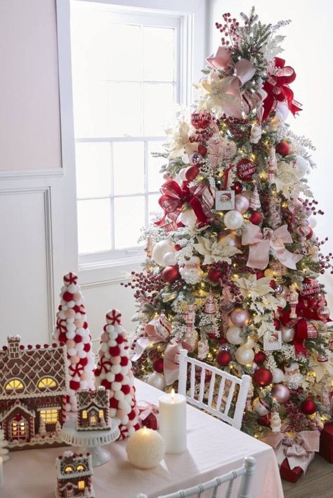 Tree Ideas Christmas, Christmas Tree Inspo, Whimsical Christmas Trees, Red Christmas Decor, 1 Advent, Pink Xmas, Pink Christmas Decorations, Christmas Themes Decorations, Christmas Tree Inspiration