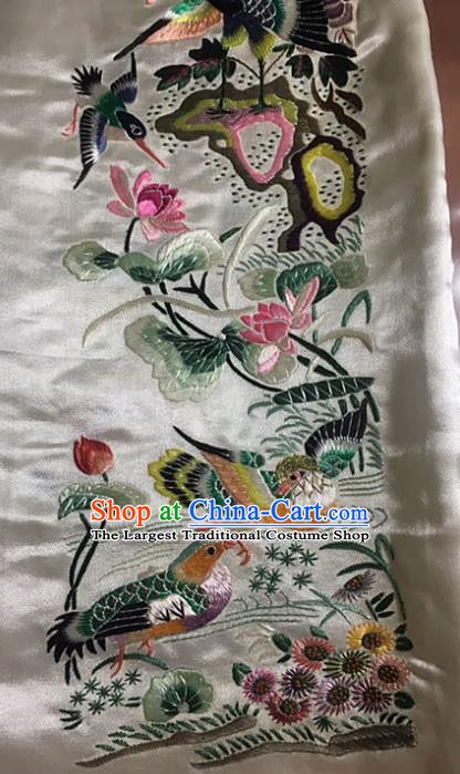 Lotus Silk, Duck Embroidery, Chinese Pagoda, Vietnam Dress, Chinese Embroidery, Felt Embroidery, Beautiful Prints, Handmade Embroidery, Chinese Traditional