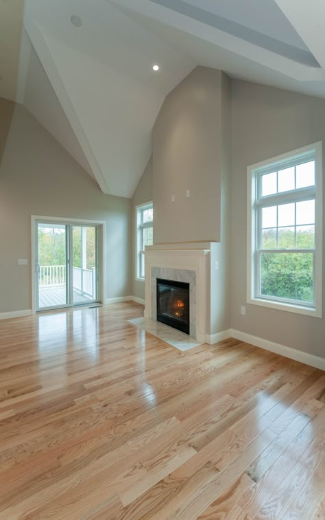 One level living at it's finest Blonde Flooring, Natural Oak Flooring, Light Oak Floors, Floor Paint Colors, Hardwood Floor Colors, Living Room Wood Floor, Light Hardwood, Light Hardwood Floors, Light Wood Floors