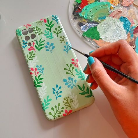 DIY Phone cover🌸 Tablet Cover Painting, Paint Mobile Cover, Phone Cover Painting Acrylic, Phn Cover, Mandala Phone Case, Diy Phone Case Design, Phone Case Diy Paint, Alpona Design, Fabric Paint Diy