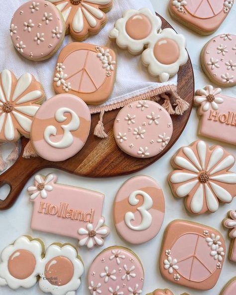 Pink And Orange Cookies, Thank You Cookies, Daisy Baby Shower, Cookies Birthday, Orange Cookies, 18th Bday, Pink Sugar, Iced Cookies, Cute Cookies