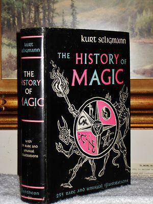 Witchcraft History, Vintage Occult, History Of Magic, Tapeta Harry Potter, Witchcraft Books, Occult Books, Witch Books, Magic Book, Samhain