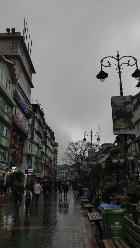 #gangtok #mgmarg Gangtok Photography, Delhi Rain, Gangtok Sikkim, Gangtok, Mountain Pictures, Mussoorie, Classy Photography, Dream Life, Nature Photography