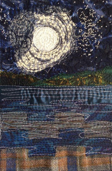 Moon Textile Art, Embroidery Art Ideas, Full Moon Embroidery, Aurora Embroidery, Hand Embroidery Inspiration, Fabric Textile Art, Free Motion Sewing, Free Motion Embroidery Applique, Embroidered Landscapes