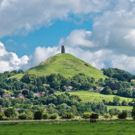 Glastonbury England, Glastonbury Abbey, Mists Of Avalon, Glastonbury Tor, Somerset England, Solar Plexus Chakra, King Arthur, Moyen Age, Crystal Grid