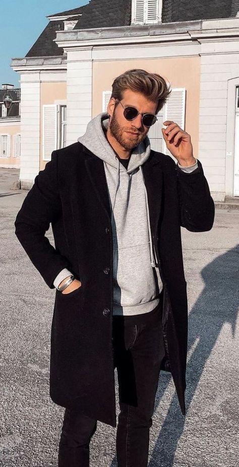 12 Men's Winter Coats To Keep Him Warm This Year - Society19 Cool Fall Outfits, Fall Outfits For Men, Mens Fall Outfits, Stil Masculin, Black Outfit Men, Bakal Suami, Black Overcoat, Overcoat Men, Herren Style