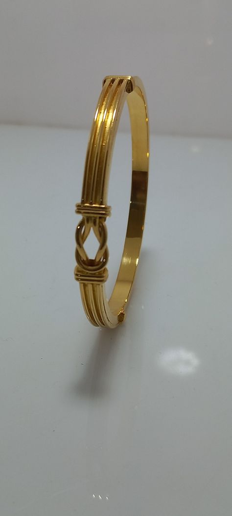 Sankha Pola Design Gold, Women Kada Designs Gold, Kada Designs Gold For Women Antique, Single Gold Bangle Designs, Single Bangle Designs Gold, Gold Bangles Design Modern, Gold Kada For Women, Kada Design For Women, Kada Bangles Gold Design